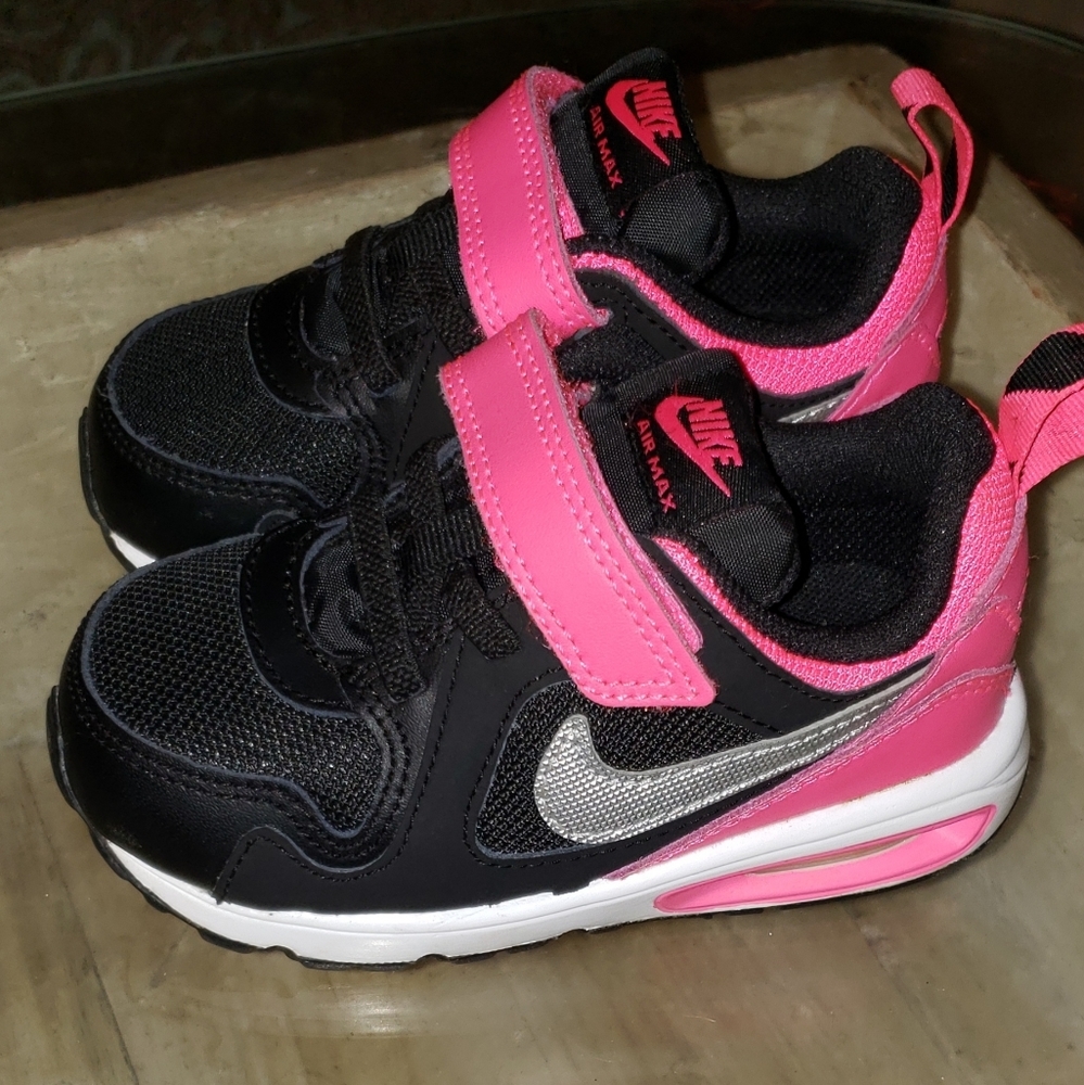 Nike pink and black tennis shoes